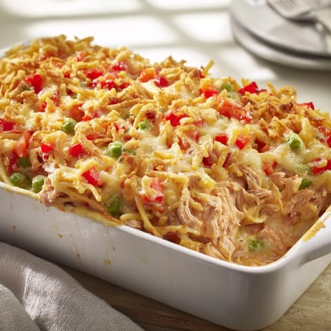 A close-up of creamy chicken macaroni Southern style bake featuring tender chicken and vibrant vegetables.